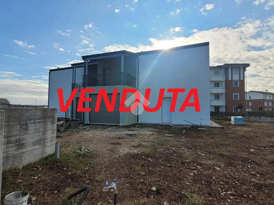 Porzione di bifamiliare in vendita a Verona