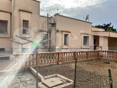 Villa in VIA PETUNIE 2, Taranto (TA)