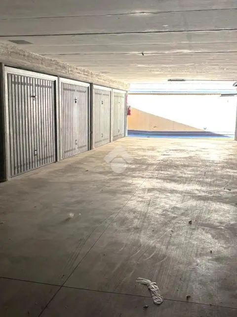 Box / posti auto in vendita a Bologna