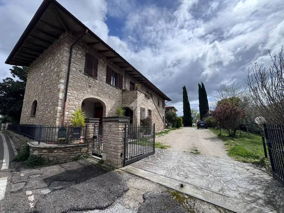 Casa semindipendente in vendita a Assisi