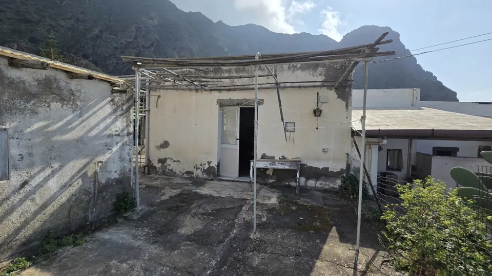 Casa Indipendente in Via Leni snc, Malfa (ME)
