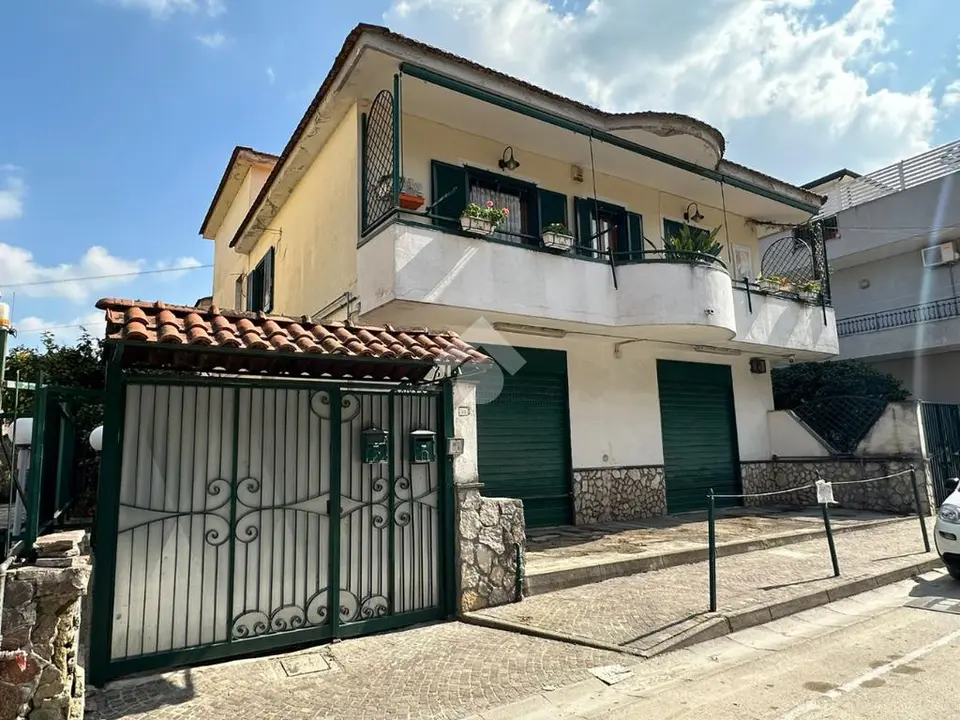 Trilocale in vendita a Giugliano In Campania