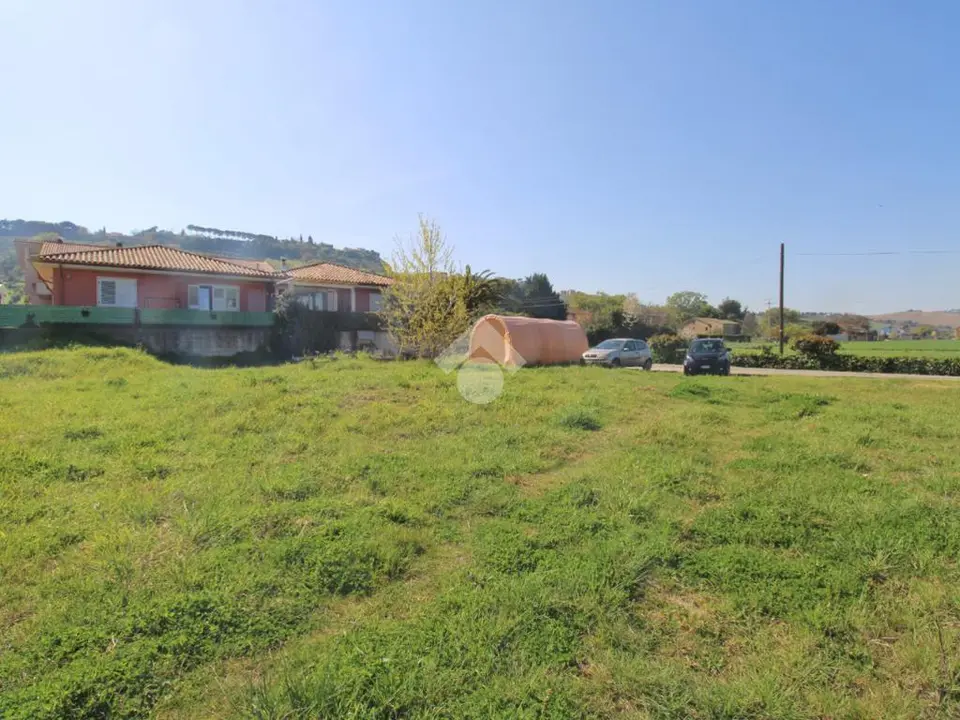 Ter. residenziale in vendita a Loreto
