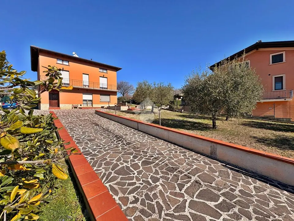 Porzione di bifamiliare in vendita a Gualdo Tadino