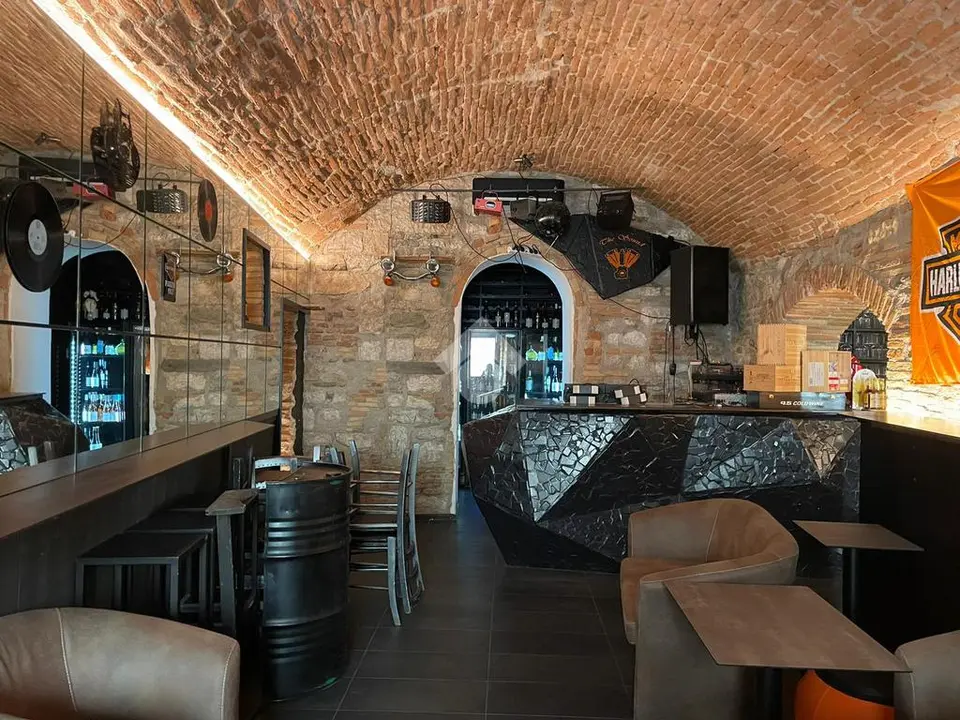 5 locali in vendita a Gubbio