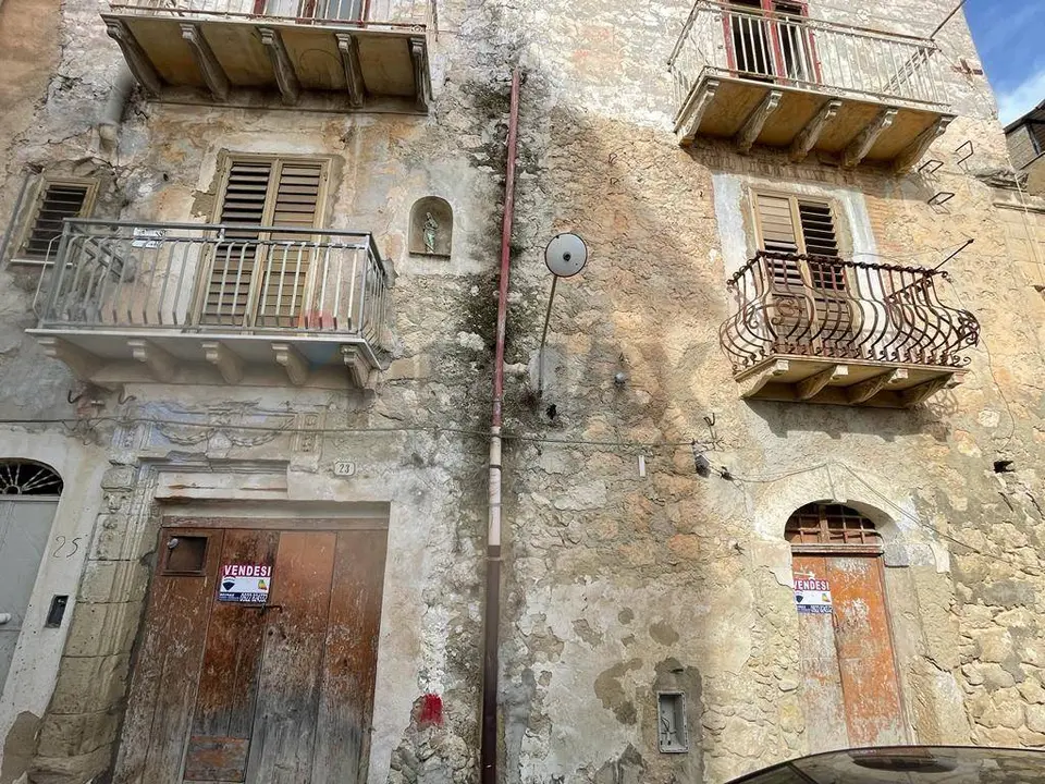 Magazzino in Vendita a Favara