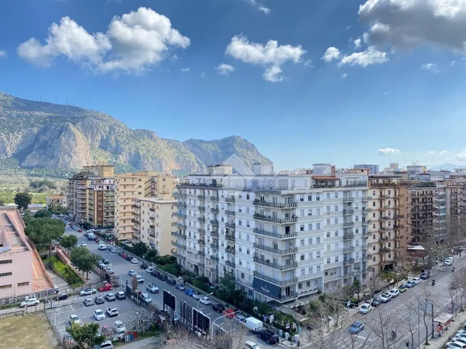 Quadrilocale in vendita a Palermo