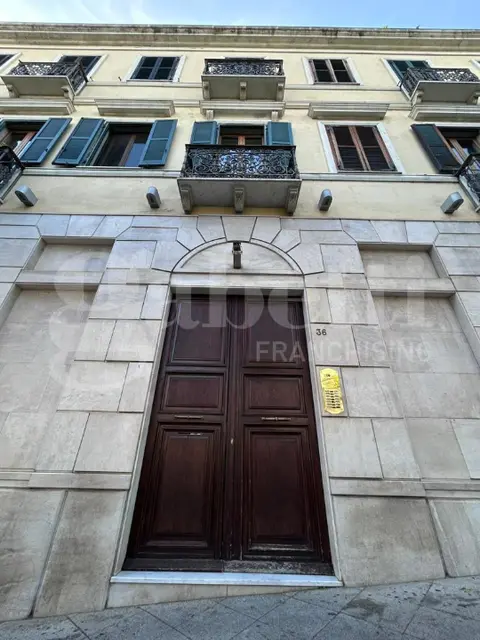 Appartamento in Viale Regina Margherita  36, Cagliari (CA)