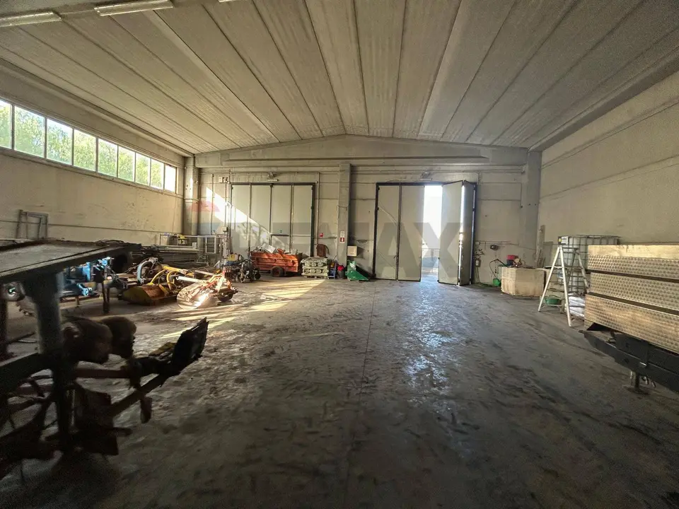 Capannone Industriale in Vendita a Acquaviva delle Fonti