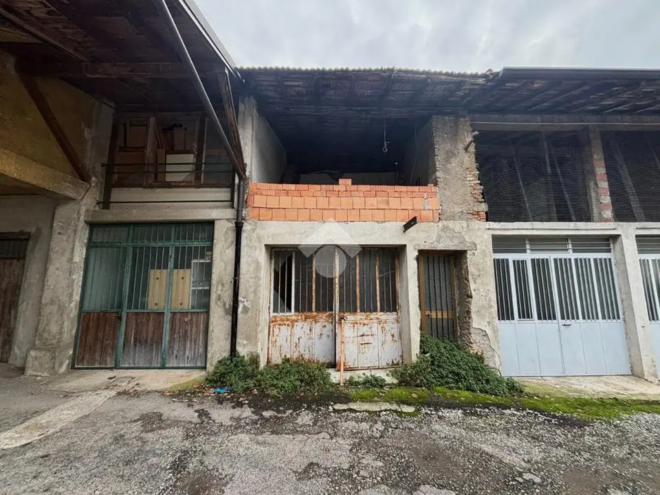 Casa di corte in vendita a Capriate San Gervasio