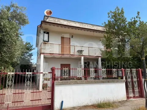 Appartamento in Via Toscanini 45, Aprilia (LT)
