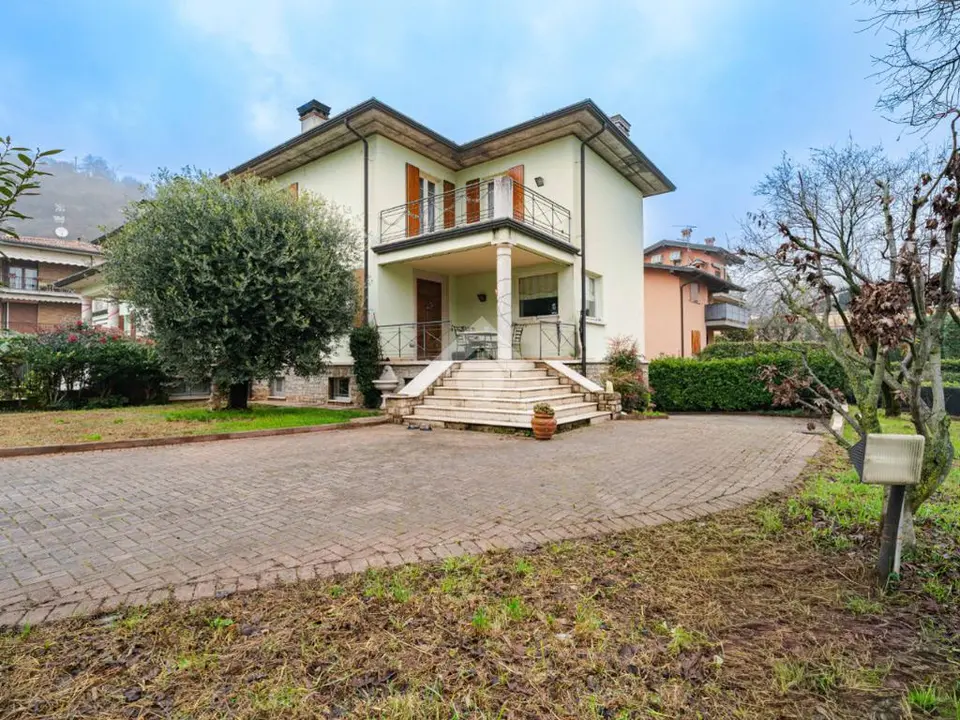 Porzione di bifamiliare in vendita a Botticino
