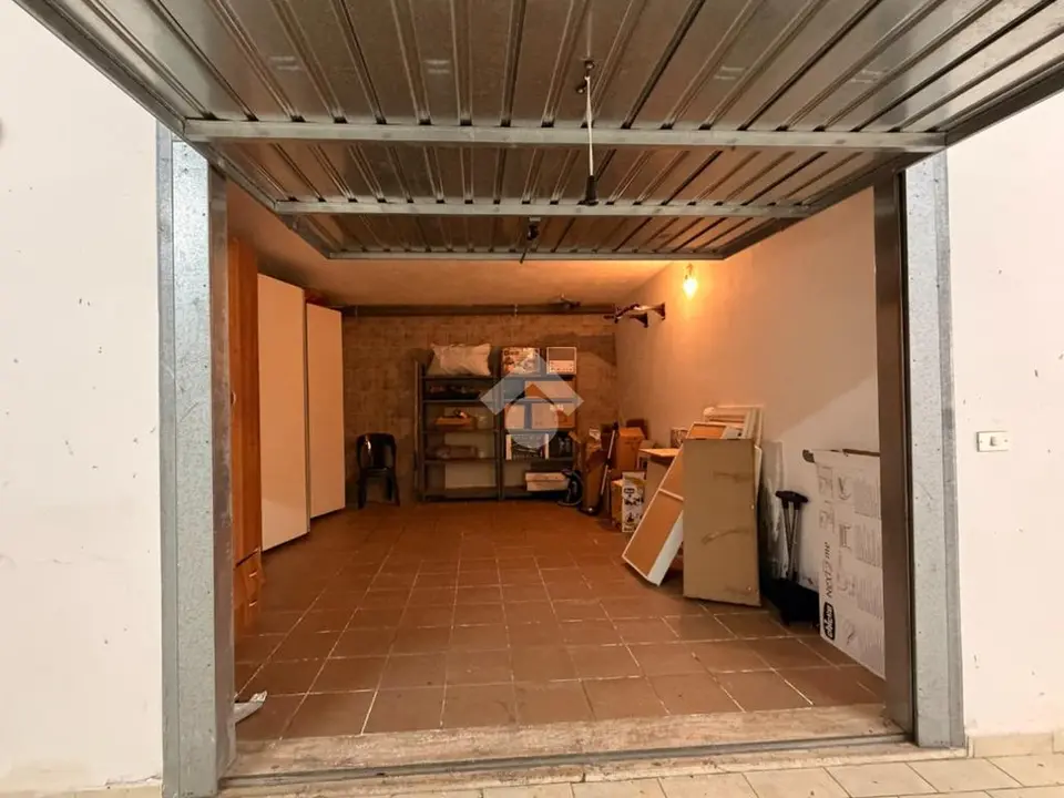 Box / posti auto in vendita a Lecce