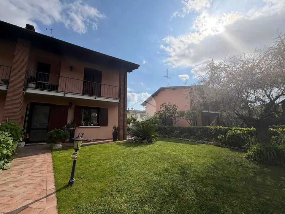 Porzione di quadrifamiliare in vendita a Rodengo Saiano