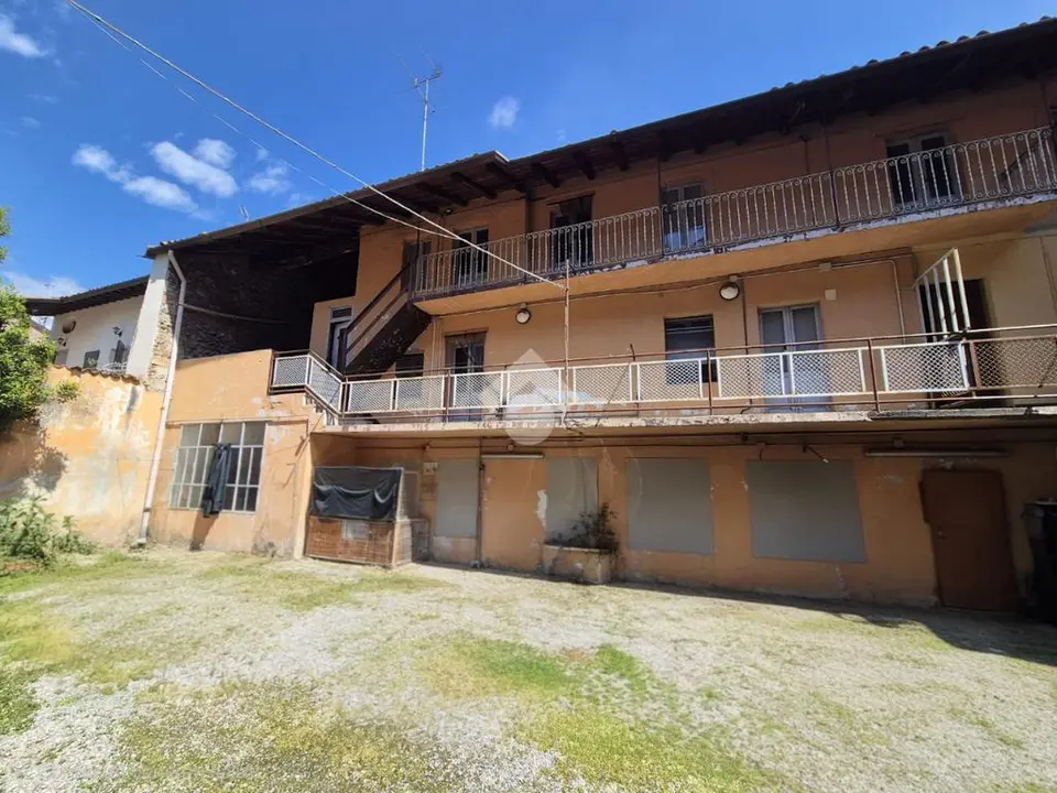 Casa di corte in vendita a Villa Di Serio
