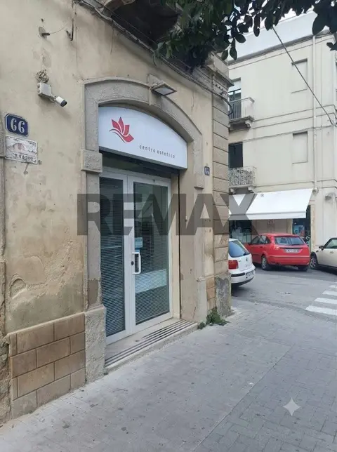 Locale Commerciale in Affitto a Caltagirone