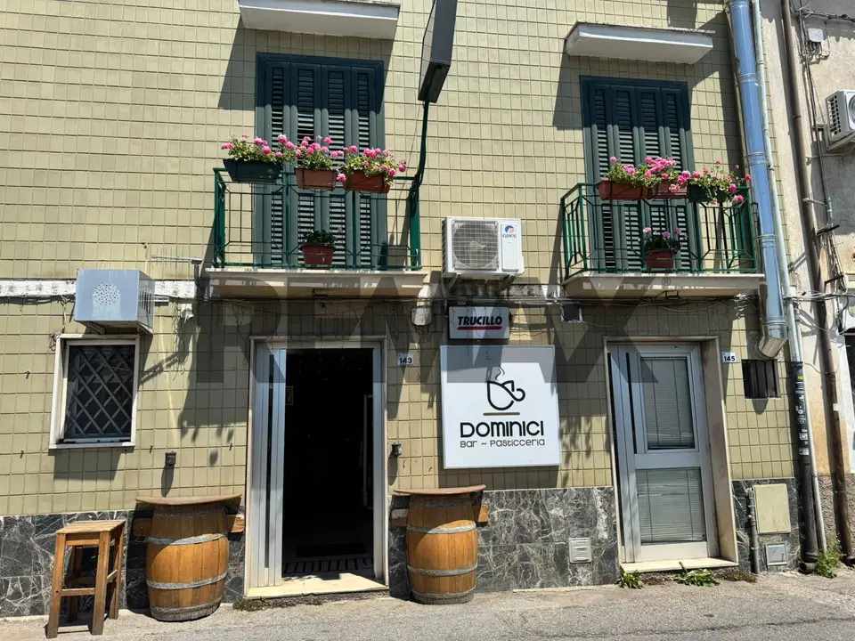 Locale Commerciale in Vendita a Cosenza