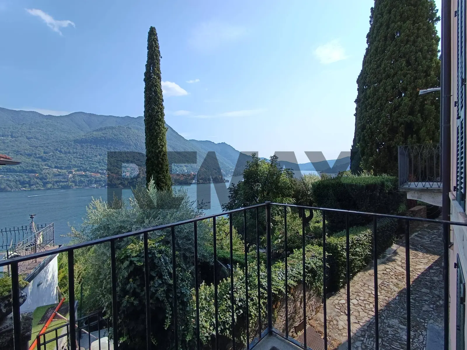 Porzione di casa in Vendita a Carate Urio