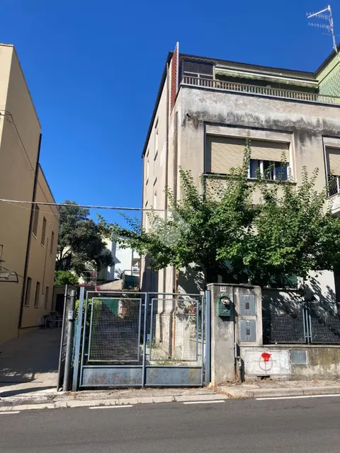 Porzione di bifamiliare in vendita a Pescara