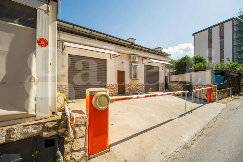 Negozio in Viale Strasburgo  458, Palermo (PA)