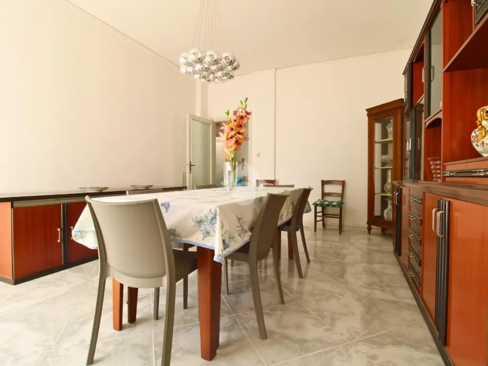 5 locali in vendita a Sapri
