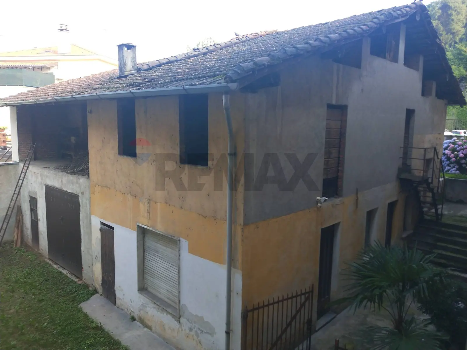 Casa Indipendente in Vendita a Varallo Pombia