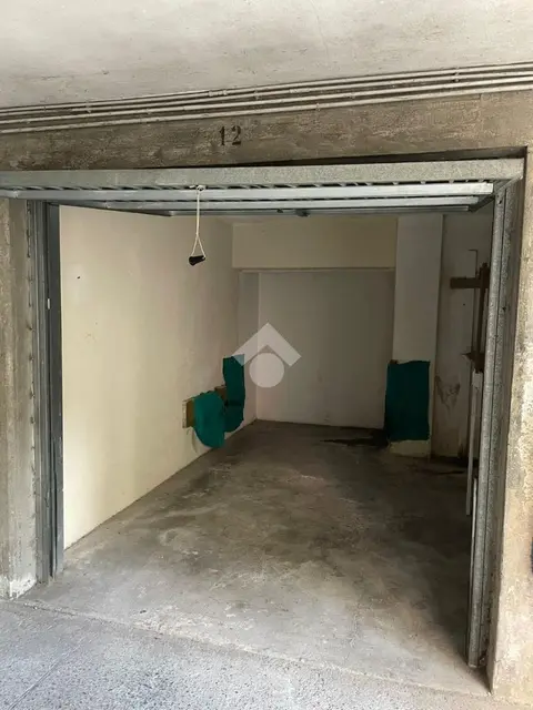 Box / posti auto in vendita a Rapallo