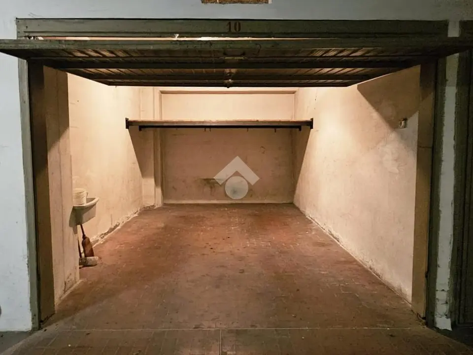 Box / posti auto in vendita a Perugia