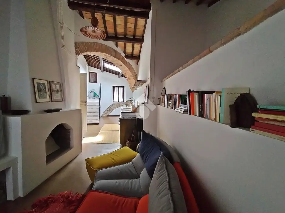 Casa semindipendente in vendita a Fossato Di Vico