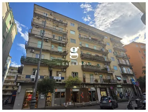 Appartamento in Via Posidonia, Salerno (SA)