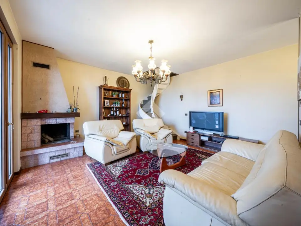 Trifamiliare in vendita a Verona