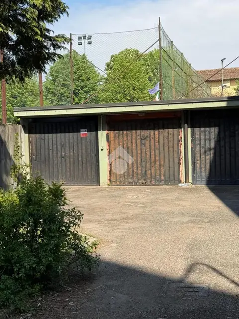 Box / posti auto in vendita a Cormano