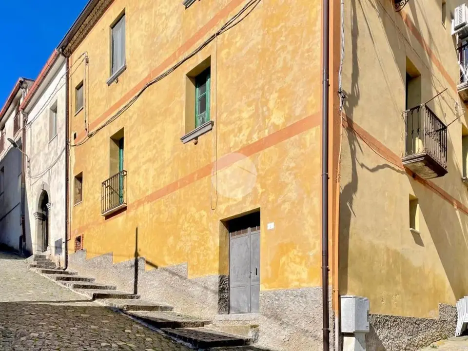 Quadrilocale in vendita a Torre Orsaia