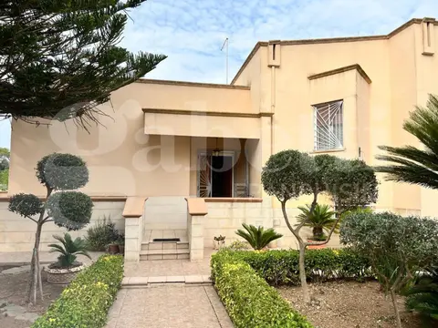 Villa in VIA PETUNIE 2, Taranto (TA)