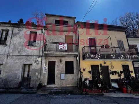 Appartamento in Mangone (CS) via Berardi  73, Mangone (CS)