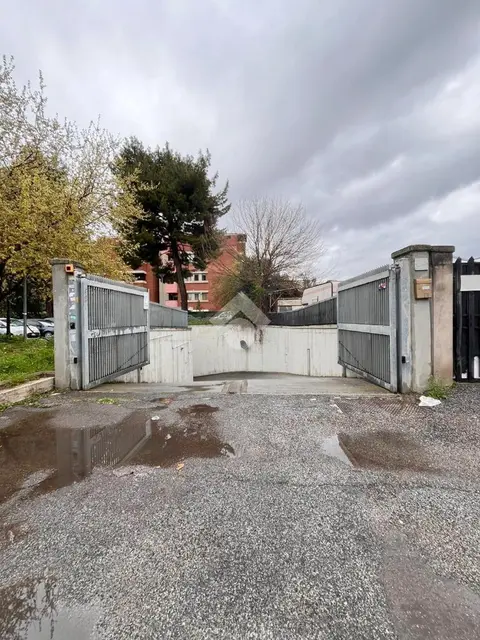 Box / posti auto in vendita a Roma