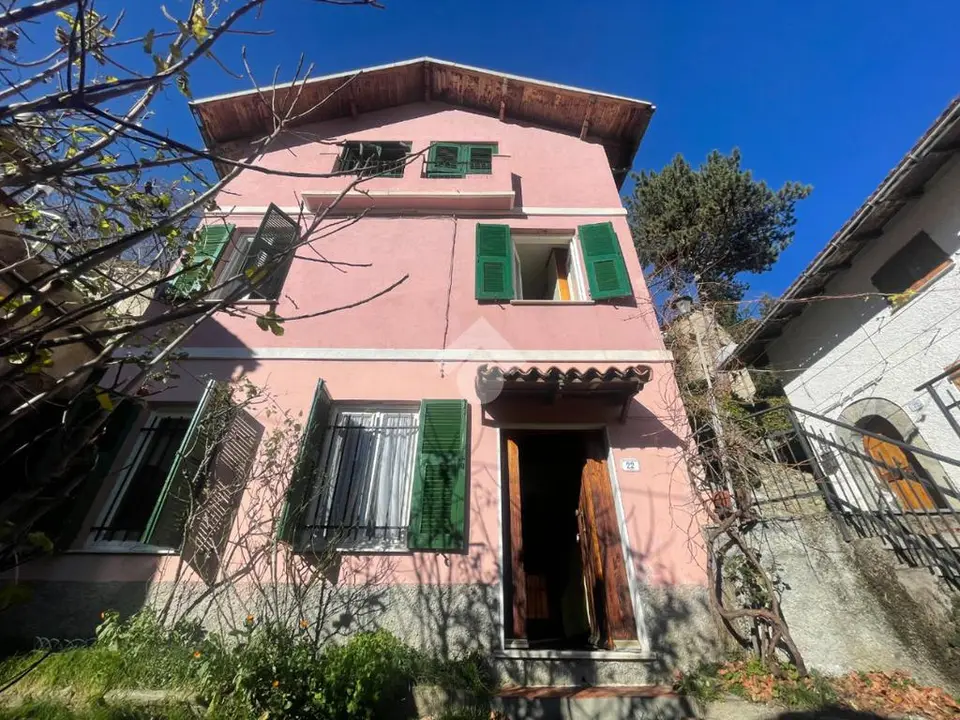 Casa indipendente in vendita a Valbrevenna