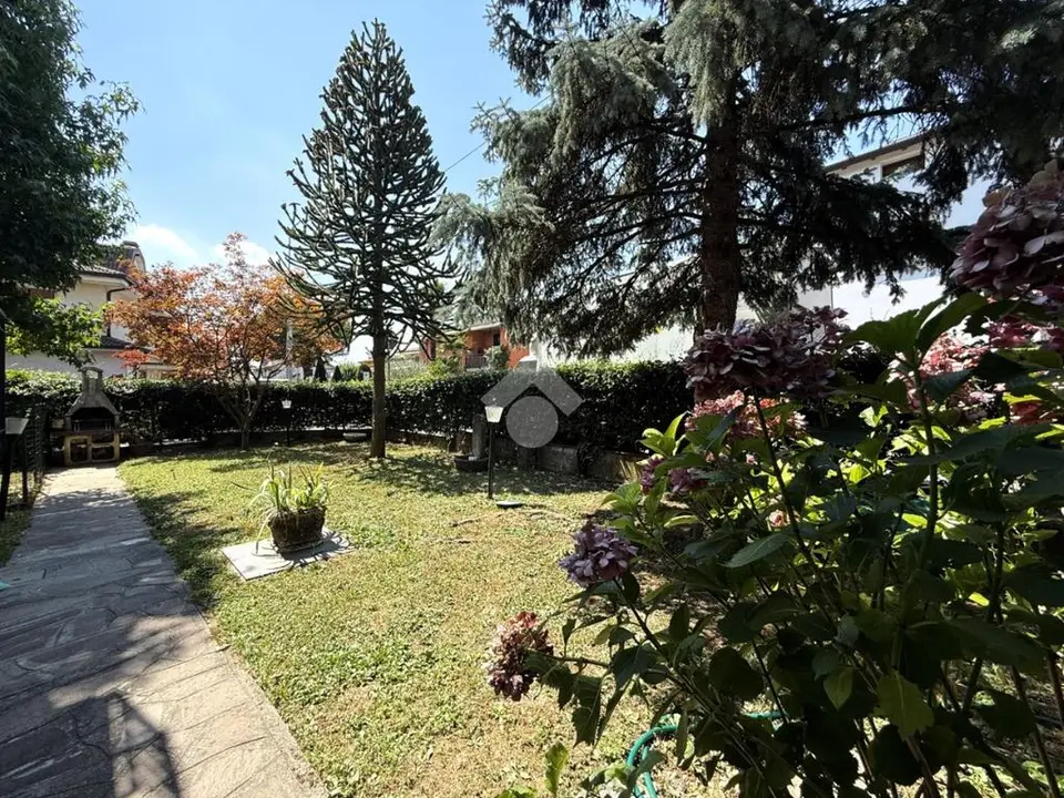 Quadrilocale in vendita a Albano Sant'Alessandro