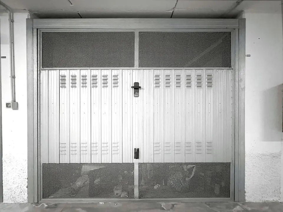 Box / posti auto in vendita a Rimini