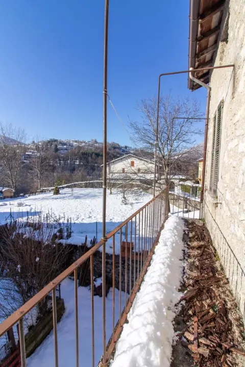 Casa Indipendente in via Matteotti  22, Laino (CO)