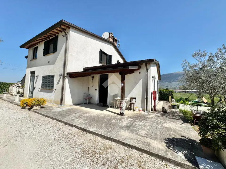 5 locali in vendita a Assisi