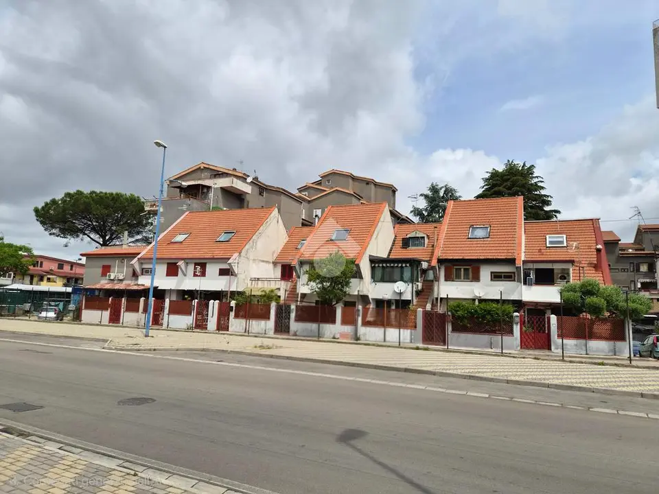 Villa a schiera d'angolo in vendita a Castello Di Cisterna