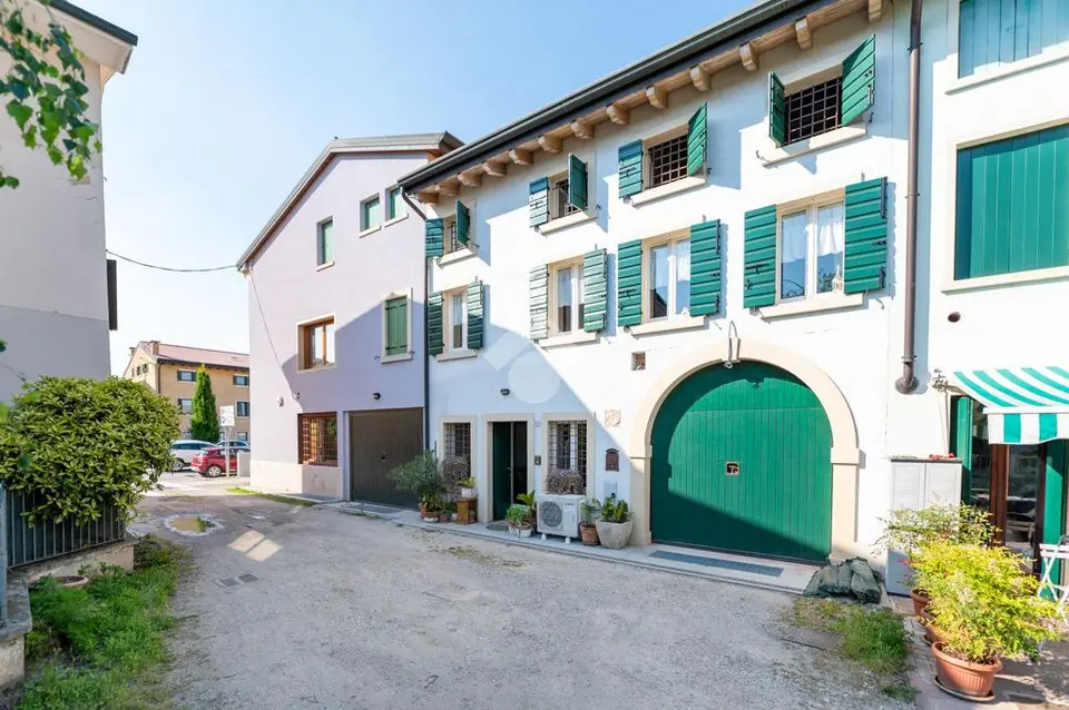 Casa indipendente in vendita a Villafranca Di Verona