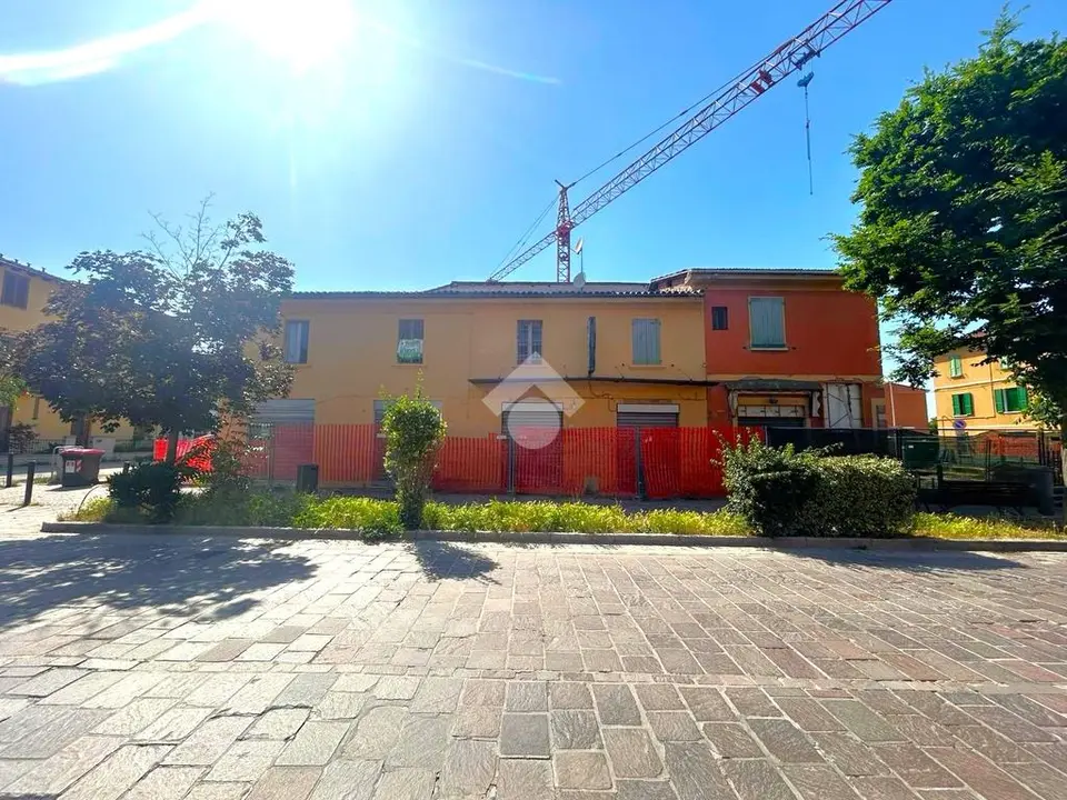 Palazzina in vendita a Calderara Di Reno