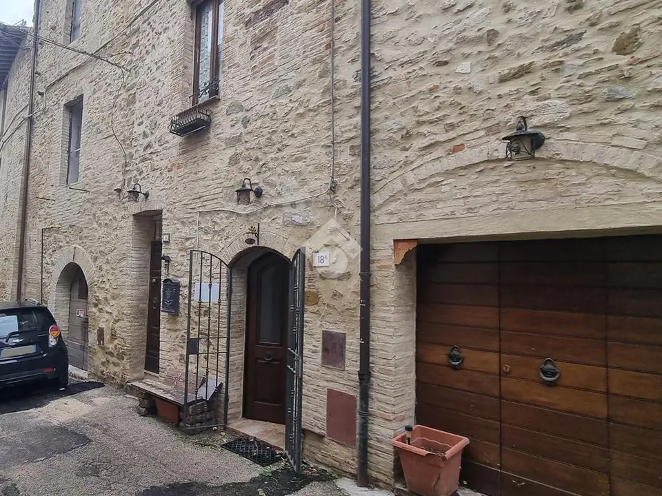 Casa semindipendente in vendita a Bevagna