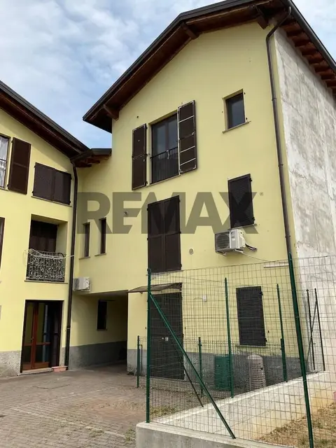 Casa Semindipendente in Vendita a Carugo