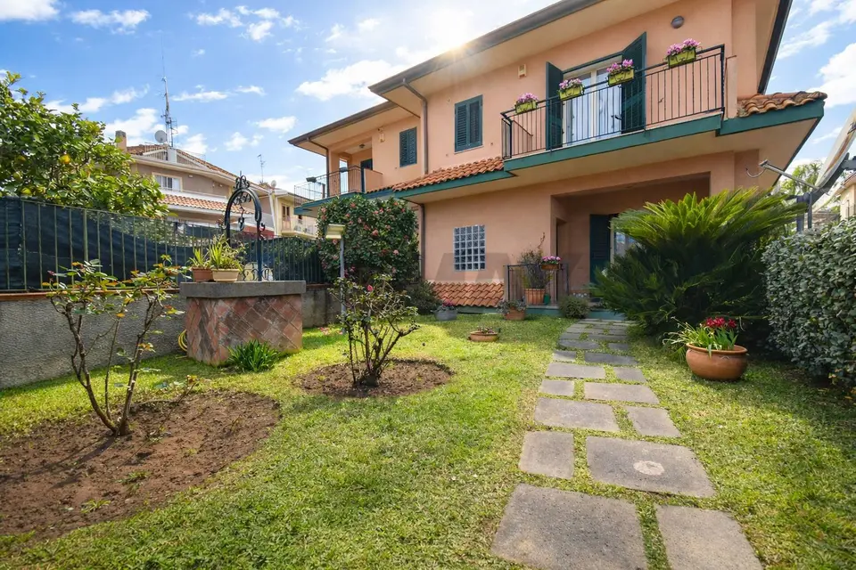 Villa o villino in Vendita a Aci Sant'Antonio
