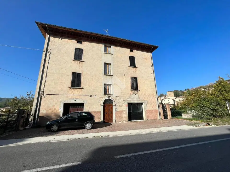 Palazzina in vendita a Scheggia E Pascelupo