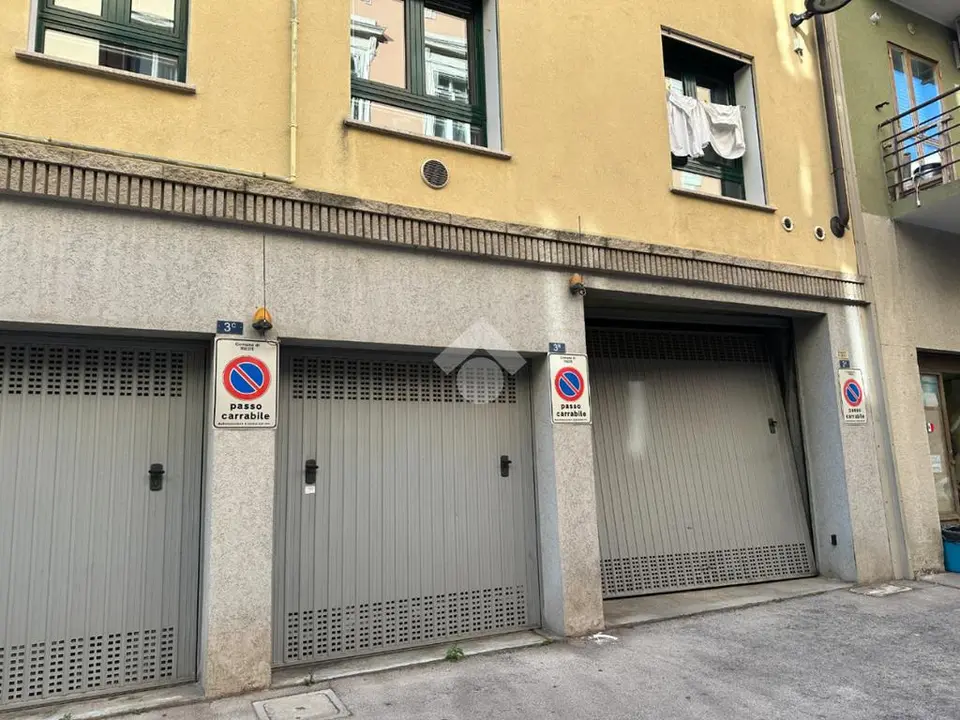 Posto auto in vendita a Trieste