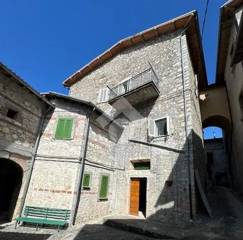 Casa semindipendente in vendita a Cascia